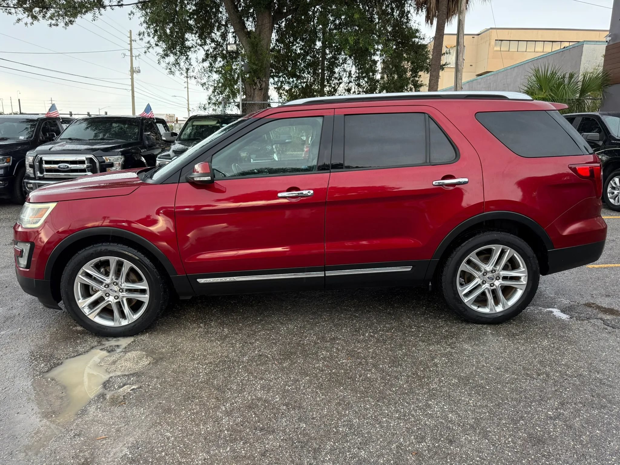 Used 2017 Ford Explorer Limited FWD image 4
