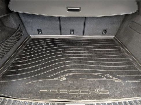 Certified 2023 Porsche Cayenne Platinum Edition image 22