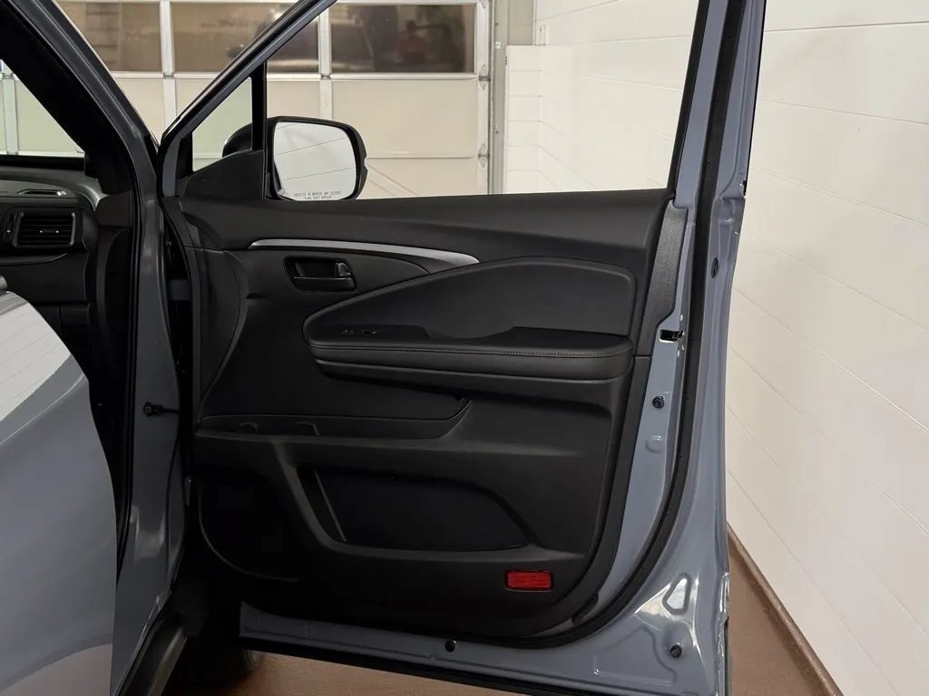 Used 2023 Honda Passport EX-L image 42