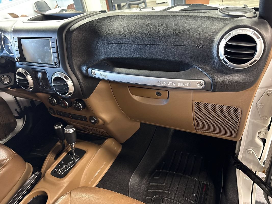 Used 2015 Jeep Wrangler Unlimited Sahara w/ Connectivity Group AWD/4WD image 55