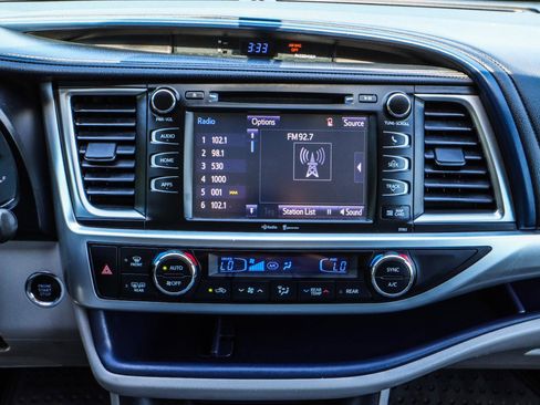 Used 2015 Toyota Highlander XLE AWD/4WD image 28