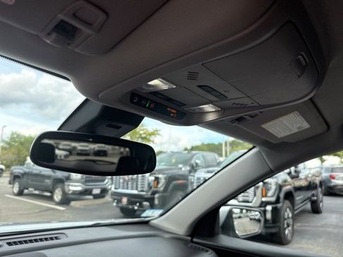 Used 2022 GMC Terrain SLT w/ Infotainment Package II image 23