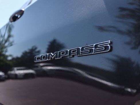 Used 2018 Jeep Compass Latitude w/ Cold Weather Group AWD/4WD image 15