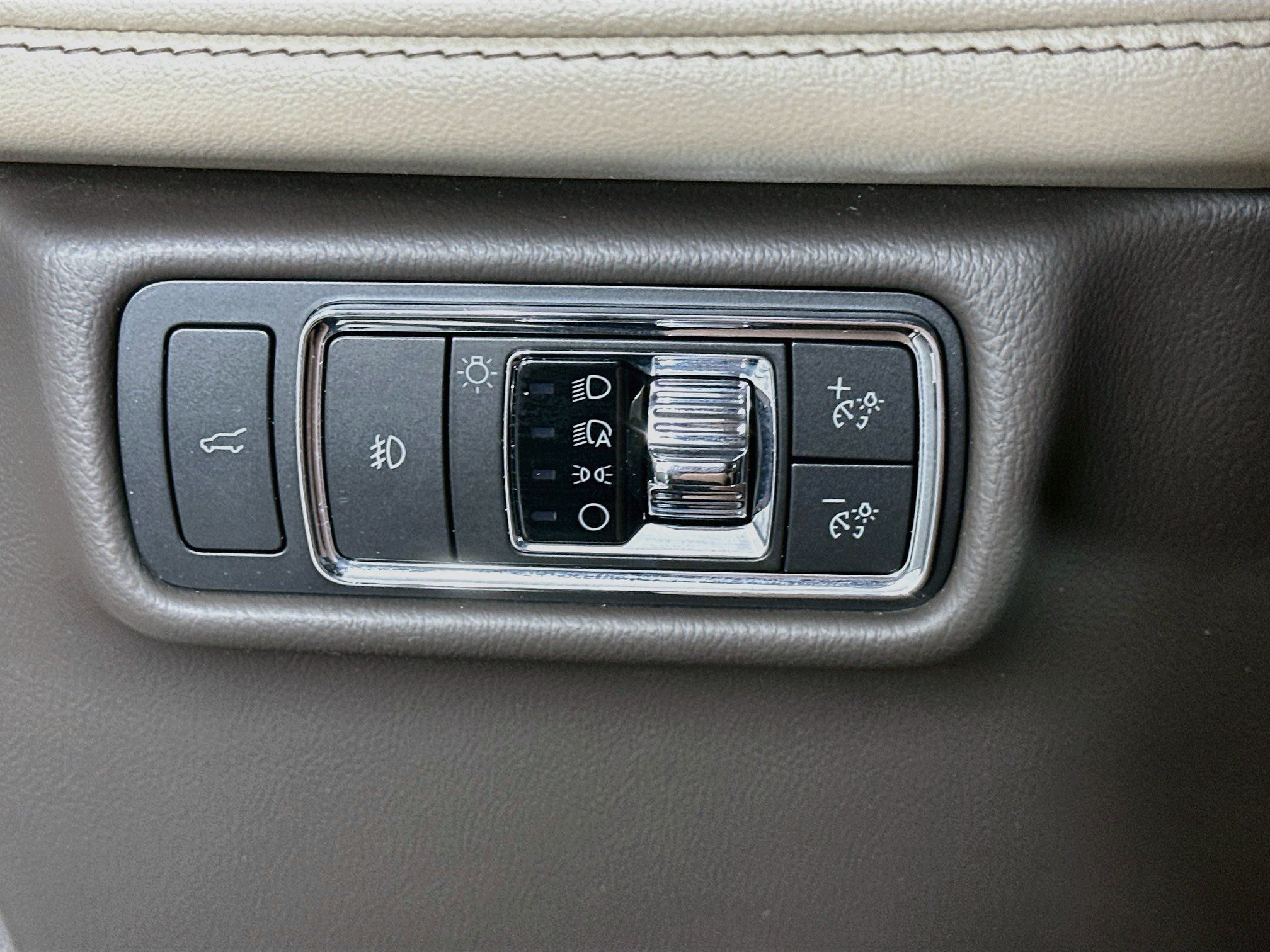 Used 2023 Lincoln Aviator Reserve w/ Equipment Group 201A AWD/4WD image 17