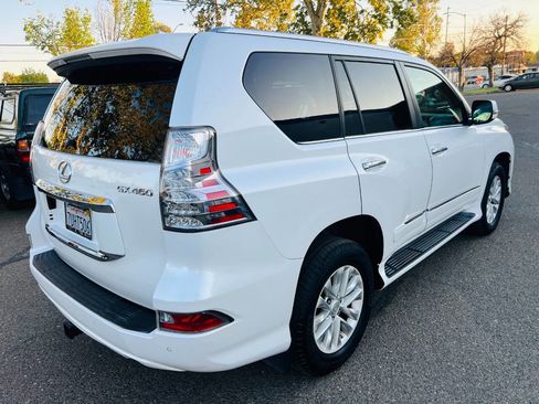 Used 2015 Lexus GX 460 w/ Premium Package image 3