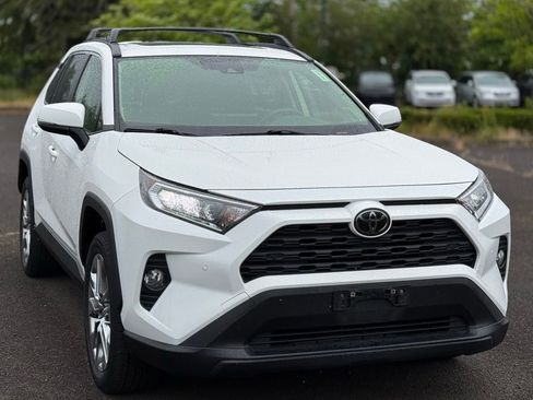 Used 2020 Toyota RAV4 XLE Premium AWD/4WD image 7