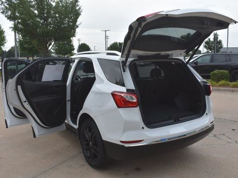 Used 2020 Chevrolet Equinox LT w/ Sport Edition FWD image 17