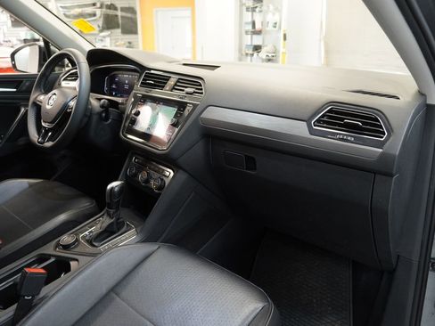 Used 2021 Volkswagen Tiguan SEL w/ 3rd Row Seat Package AWD/4WD image 38