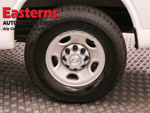 Used 2017 Chevrolet Express 2500 image 33