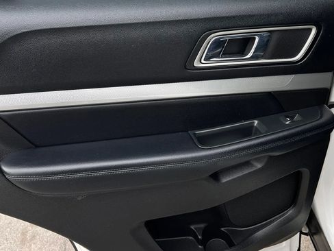 Used 2017 Ford Explorer XLT w/ Equipment Group 202A image 18