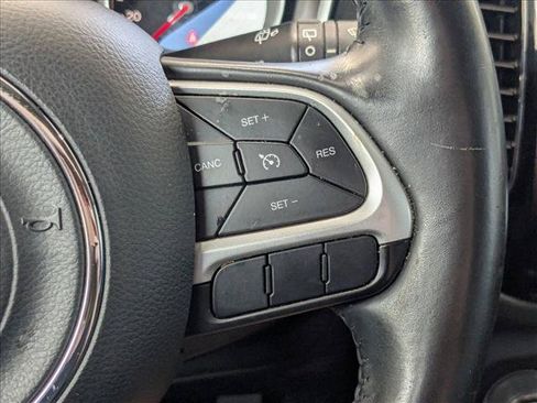 Used 2019 Jeep Compass Latitude FWD image 5