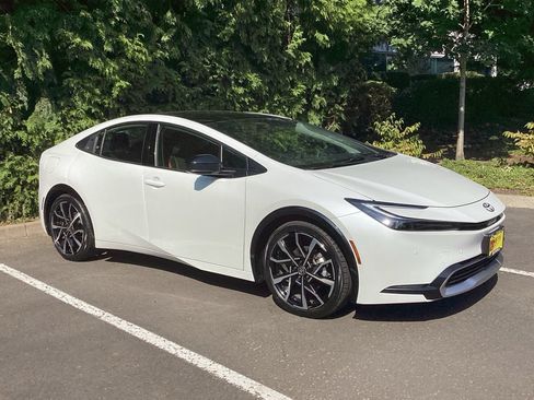 Used 2024 Toyota Prius Prime FWD image 8