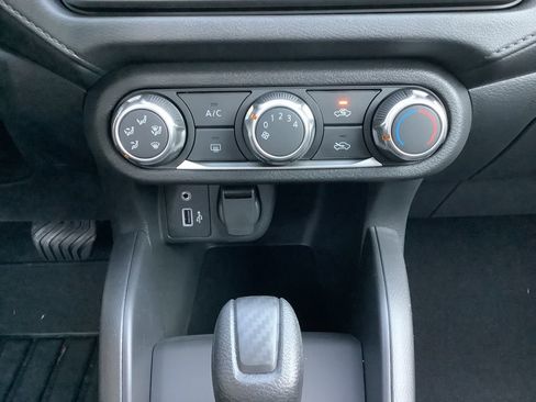 Used 2025 Nissan Versa S w/ Trunk Package image 22