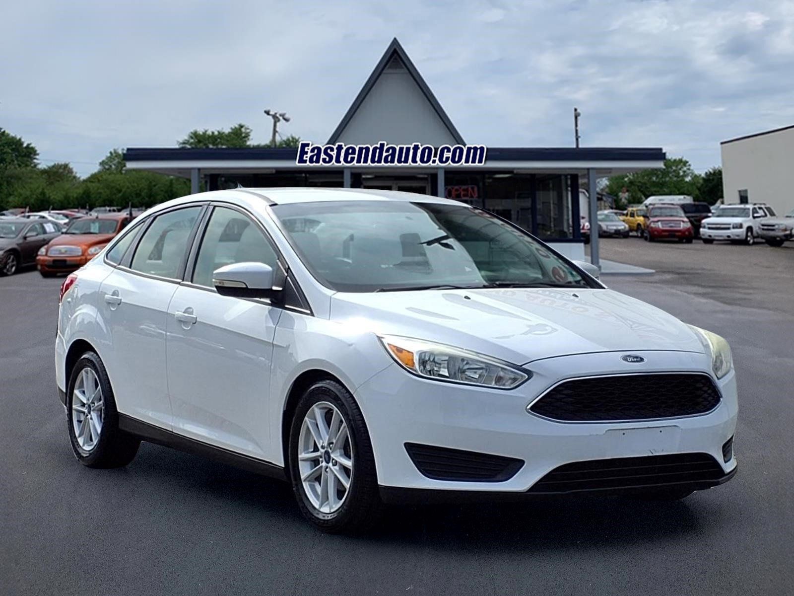 Used 2015 Ford Focus SE FWD image 1