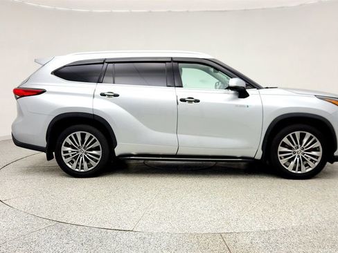 Used 2020 Toyota Highlander Platinum AWD/4WD image 4