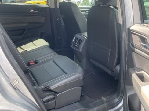 Used 2023 Volkswagen Atlas SE w/ Black Wheel Package FWD image 11