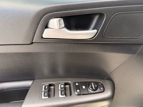 Used 2022 Kia Sportage LX image 15