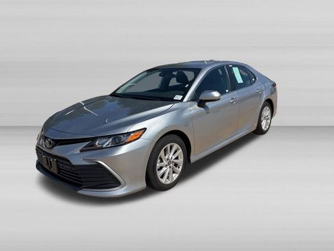 Used 2024 Toyota Camry LE FWD image 9