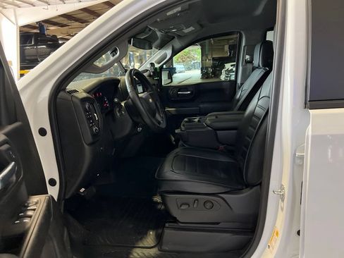 Used 2023 Chevrolet Silverado 1500 Custom AWD/4WD image 5