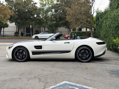 Used 2018 Mercedes-Benz AMG GT Roadster image 2