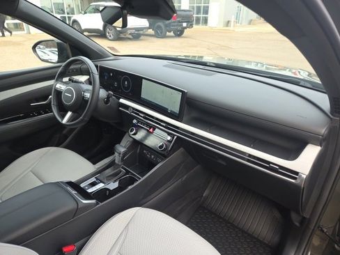 Used 2025 Hyundai Santa Cruz Limited image 32