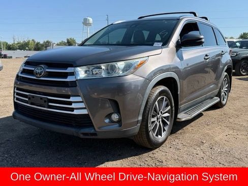 Used 2019 Toyota Highlander XLE AWD/4WD image 1