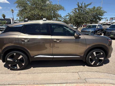 Used 2025 Nissan Kicks SR AWD/4WD image 6
