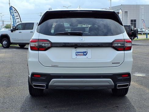 Used 2025 Honda Pilot Touring image 6