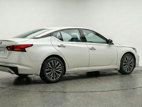 Used 2025 Nissan Altima 2.5 SV image 9