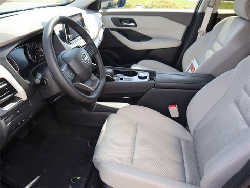 Certified 2025 Nissan Rogue SV image 13