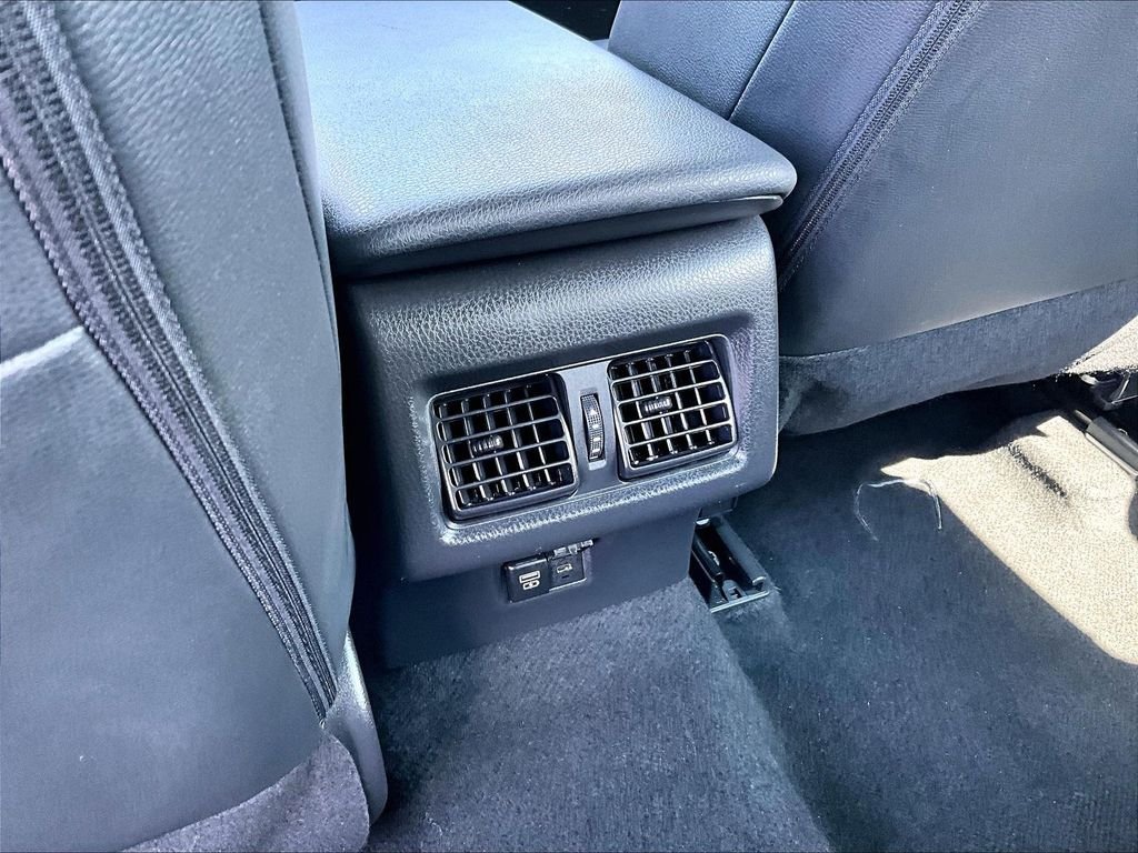 Used 2025 Toyota Camry SE FWD image 28