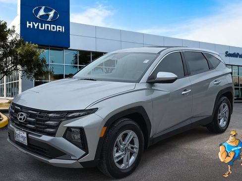 Certified 2026 Hyundai Tucson SE FWD image 1