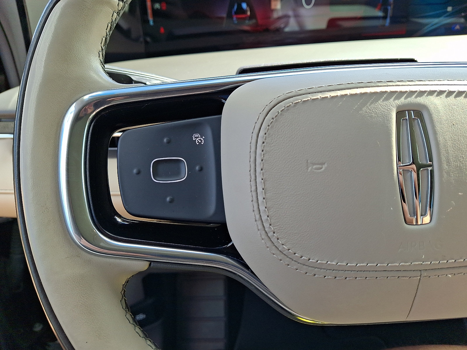 Used 2024 Lincoln Nautilus Premier AWD/4WD image 22