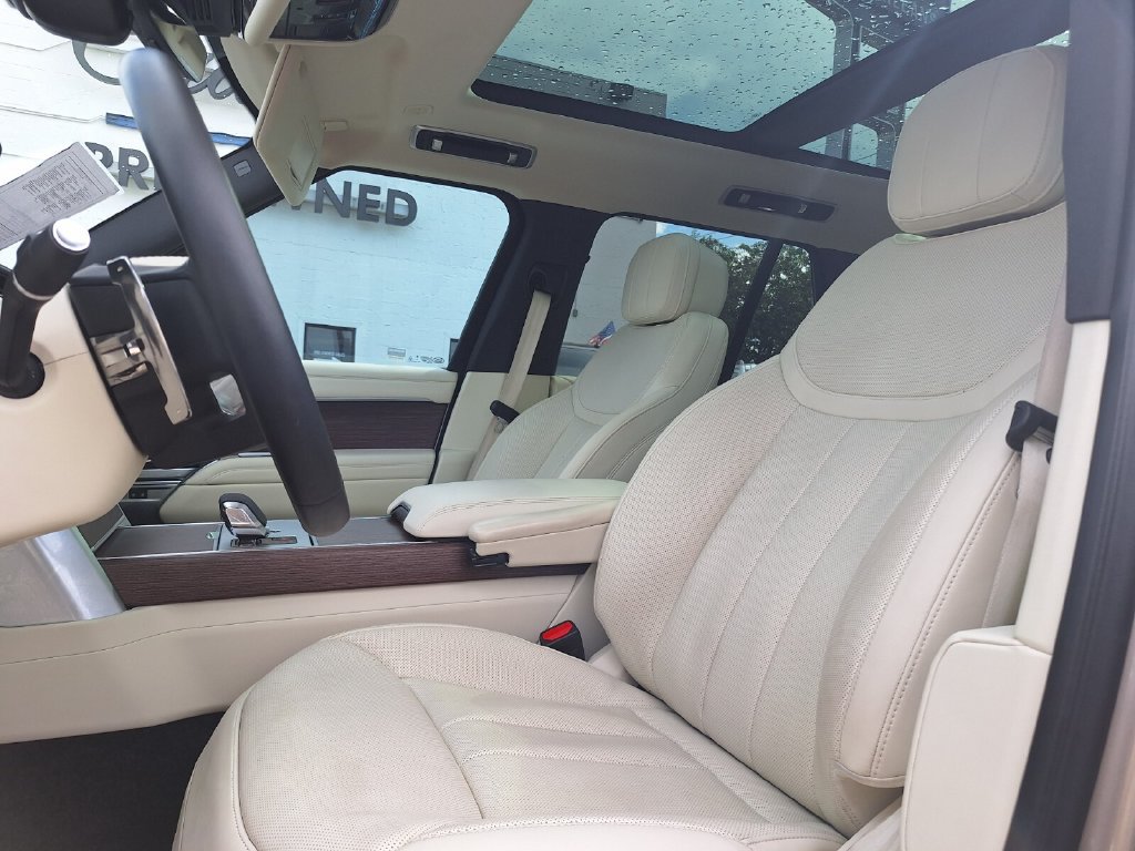 Used 2025 Land Rover Range Rover SE AWD/4WD image 23