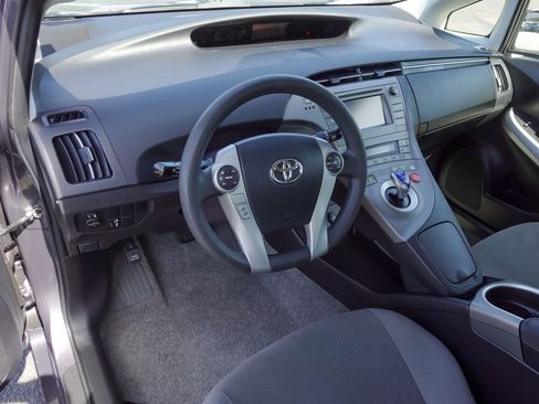 Used 2015 Toyota Prius Two FWD image 9