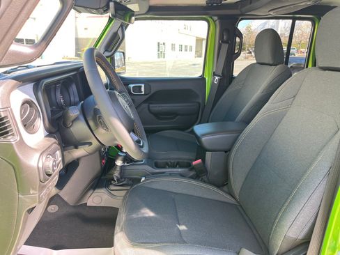 Used 2025 Jeep Gladiator Willys image 12