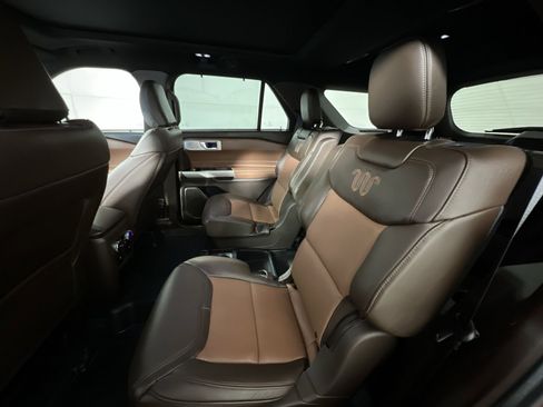 Used 2021 Ford Explorer King Ranch w/ Premium Technology Package image 25