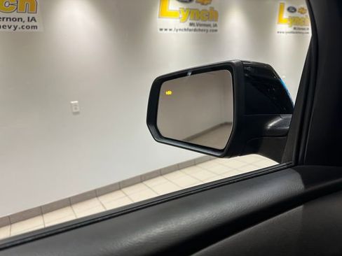 Used 2023 Chevrolet Traverse LT w/ Midnight/Sport Edition image 13