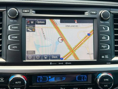Used 2019 Toyota Highlander XLE FWD image 22