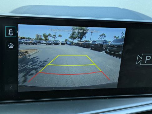 Certified 2025 Kia Sorento LX FWD image 20