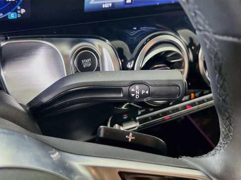 Used 2024 Mercedes-Benz EQB 300 4MATIC image 17