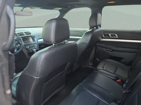 Used 2016 Ford Explorer XLT w/ Equipment Group 202A FWD image 28