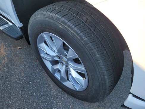 Used 2020 Chevrolet Silverado 1500 Custom w/ Custom Value Package image 4