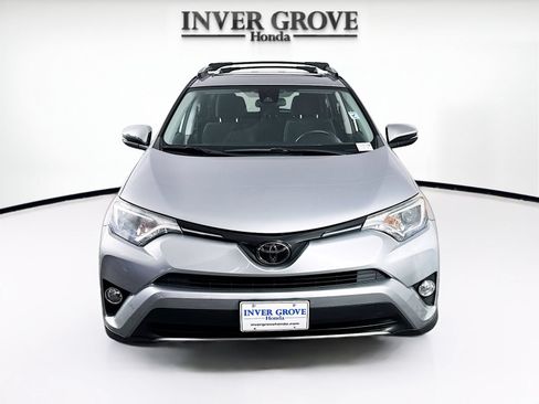 Used 2018 Toyota RAV4 XLE AWD/4WD image 2