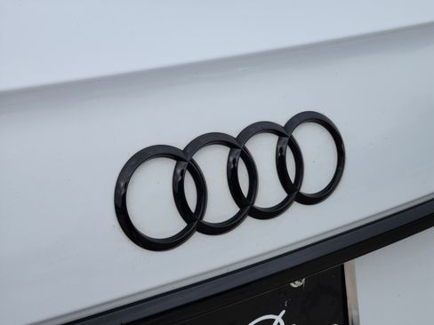 Used 2022 Audi SQ5 Prestige w/ Prestige Package image 12