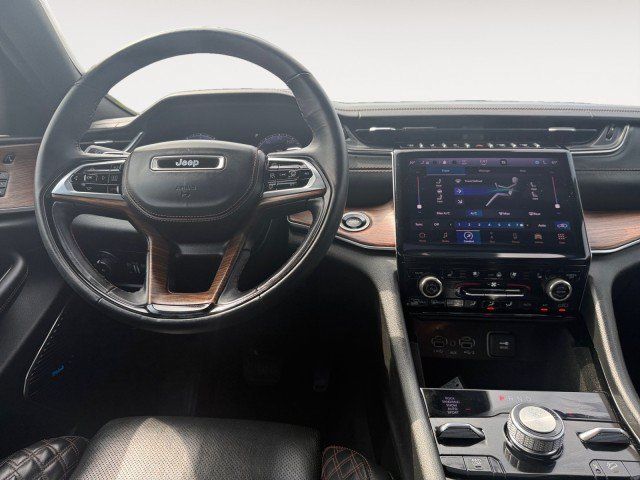 Used 2022 Jeep Grand Cherokee Summit AWD/4WD image 6
