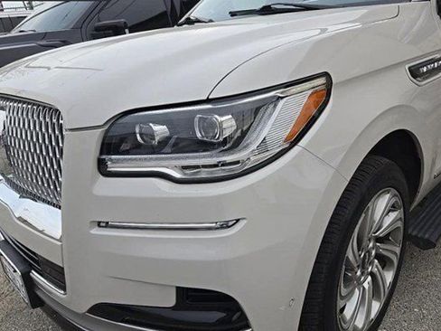 Used 2023 Lincoln Navigator L Reserve image 2