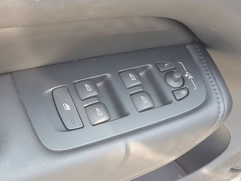 Certified 2025 Volvo XC60 B5 Core AWD/4WD image 12