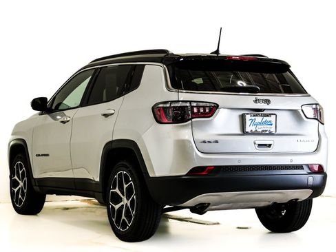 Used 2024 Jeep Compass Limited AWD/4WD image 8