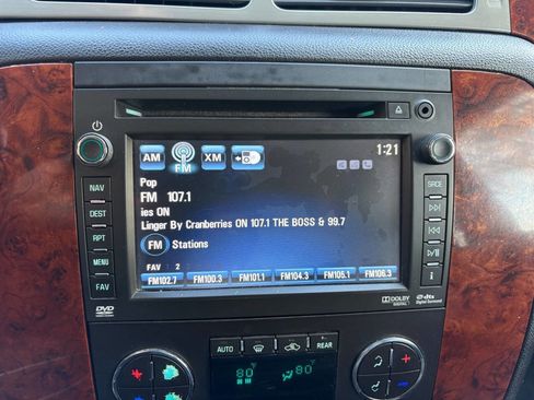 Used 2013 Chevrolet Suburban LT image 12